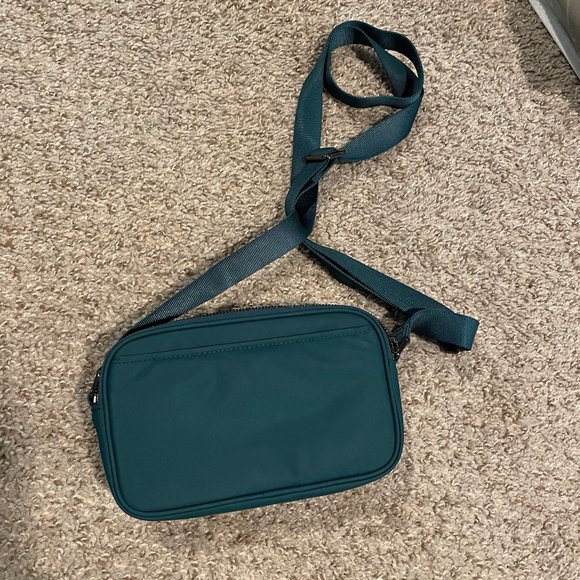 lululemon athletica Handbags - Crossbody Camera Bag 2L Lululemon Green Jasper